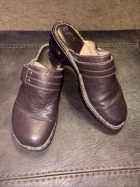b.o.c. Born of Concept dark brown clogs size 8